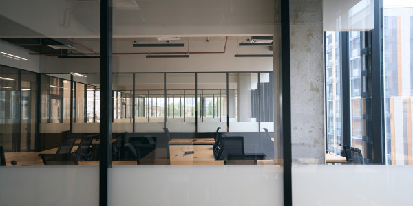 Reformas Integrales de Oficinas y Despachos les Borges del Camp · Diseño e Instalación de Paneles Divisorios
